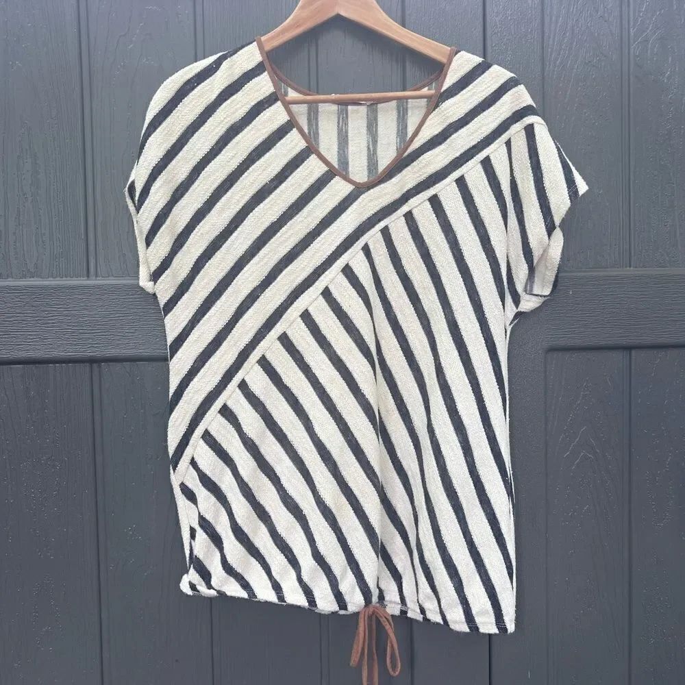 PARALLEL SKIES Women Size L White /Black Striped Sleeveless Round Neck Top